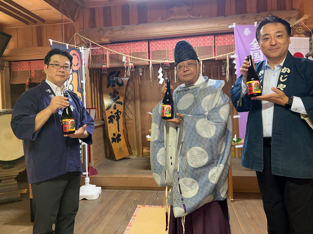 風巻神社にて清酒風巻の完成の報告と感謝を伝え、ご祈祷を行って頂きました