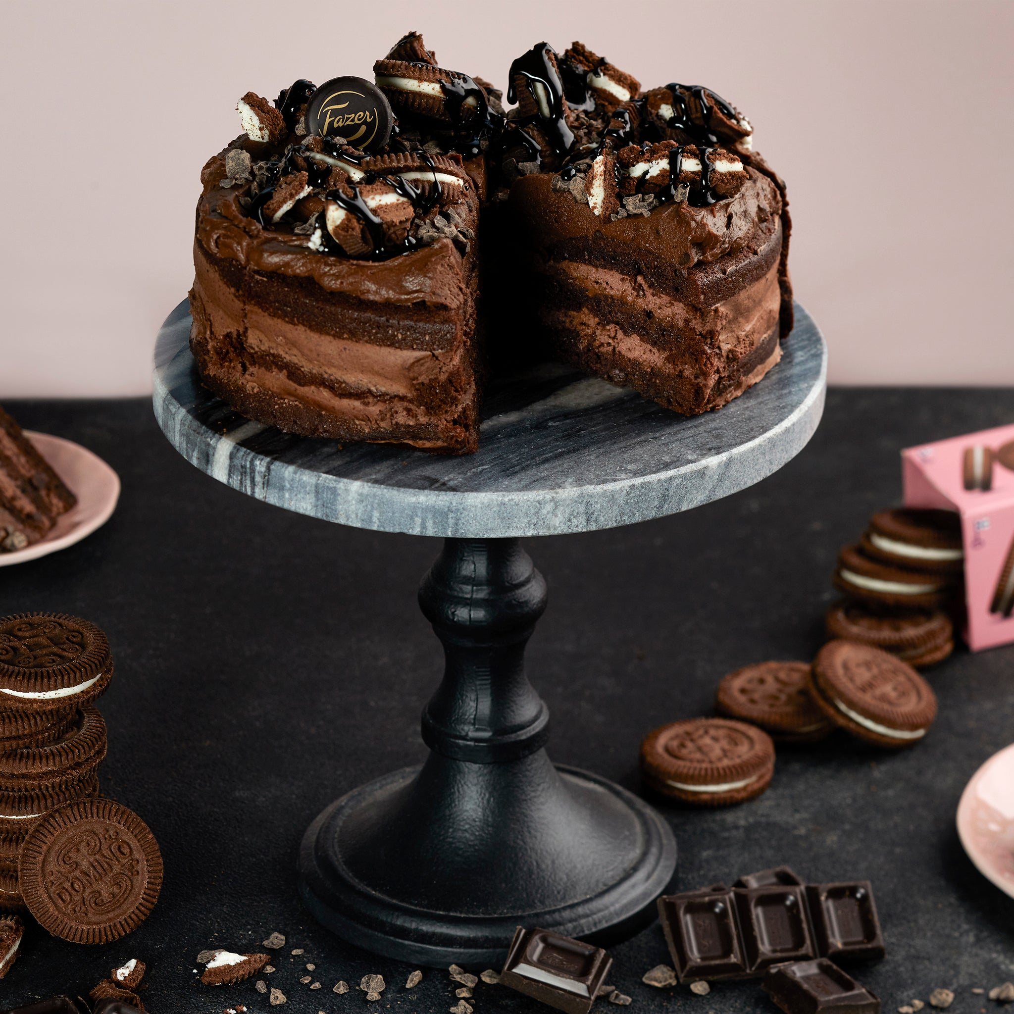Suklainen Domino kakku 841g – Fazer Leipurit