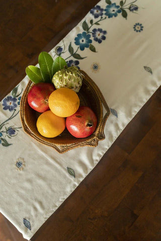 Outdoor picnic table runner