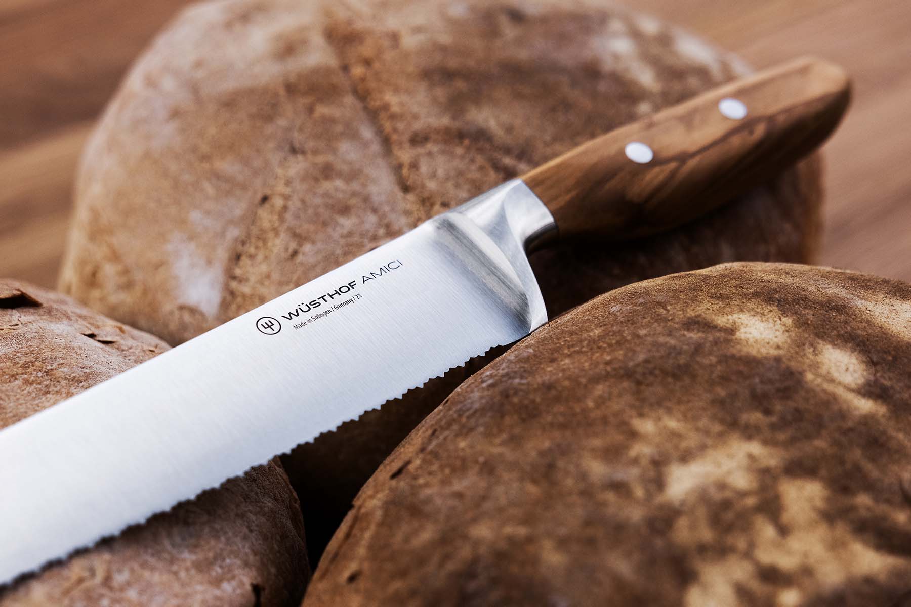 Wusthof 9 Classic Double-Serrated Bread Knife