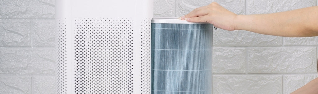Comment nettoyer son purificateur d'air - Enlever le filtre de son purificateur d'air
