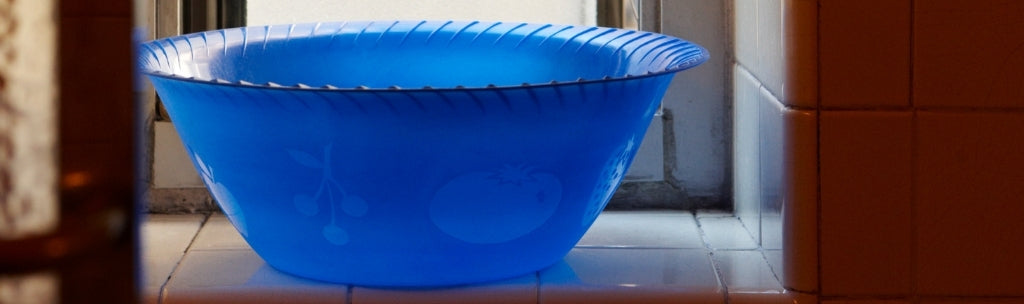 Placer le bol près de la fenêtre pour humidifier votre maison