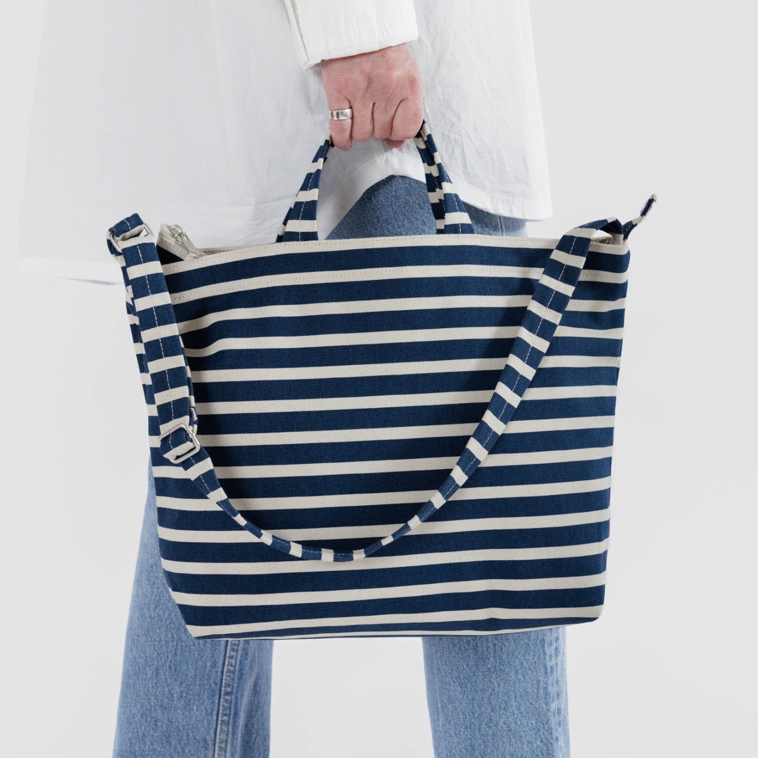 Baggu Horizontal Zip Duck Bag in Navy Stripe