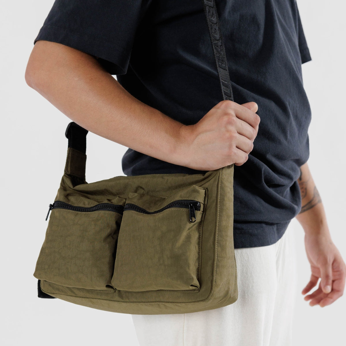 Baggu Medium Cargo Crossbody in Seaweed