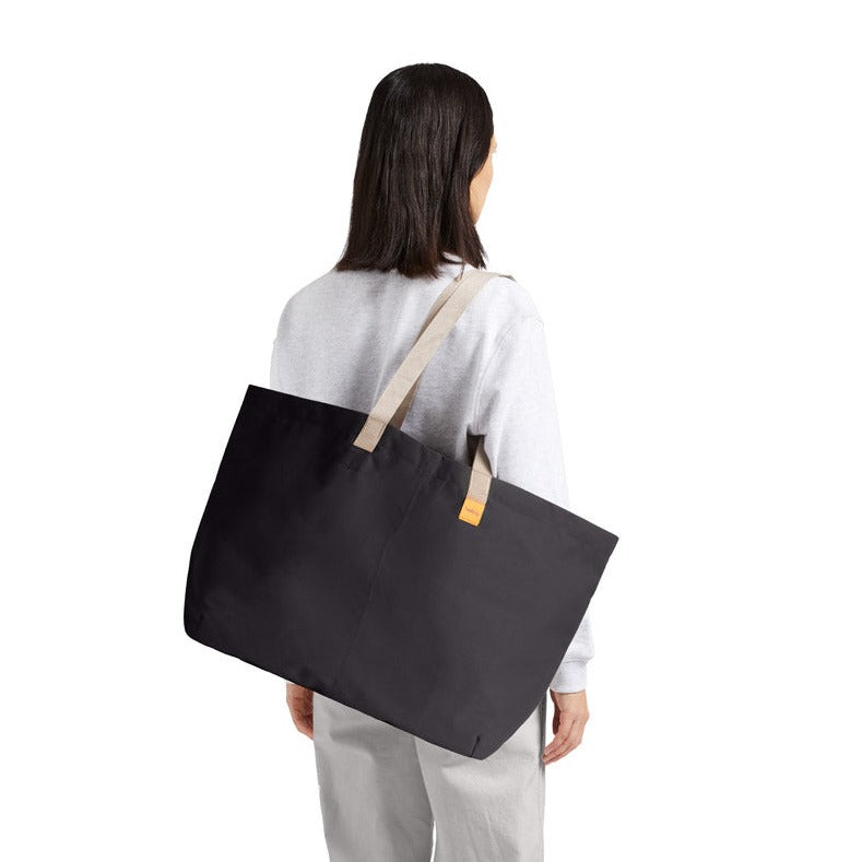 Bellroy Market Tote Plus in Black