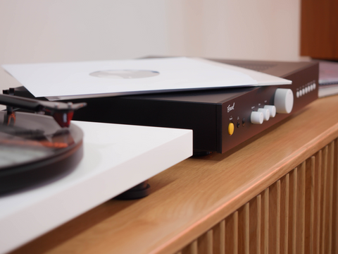 Encel Brains Amp and Pro-Ject Debut Carbon Evo turntable