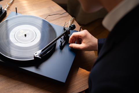 Pro-Ject Debut Carbon Evo lifestyle shot