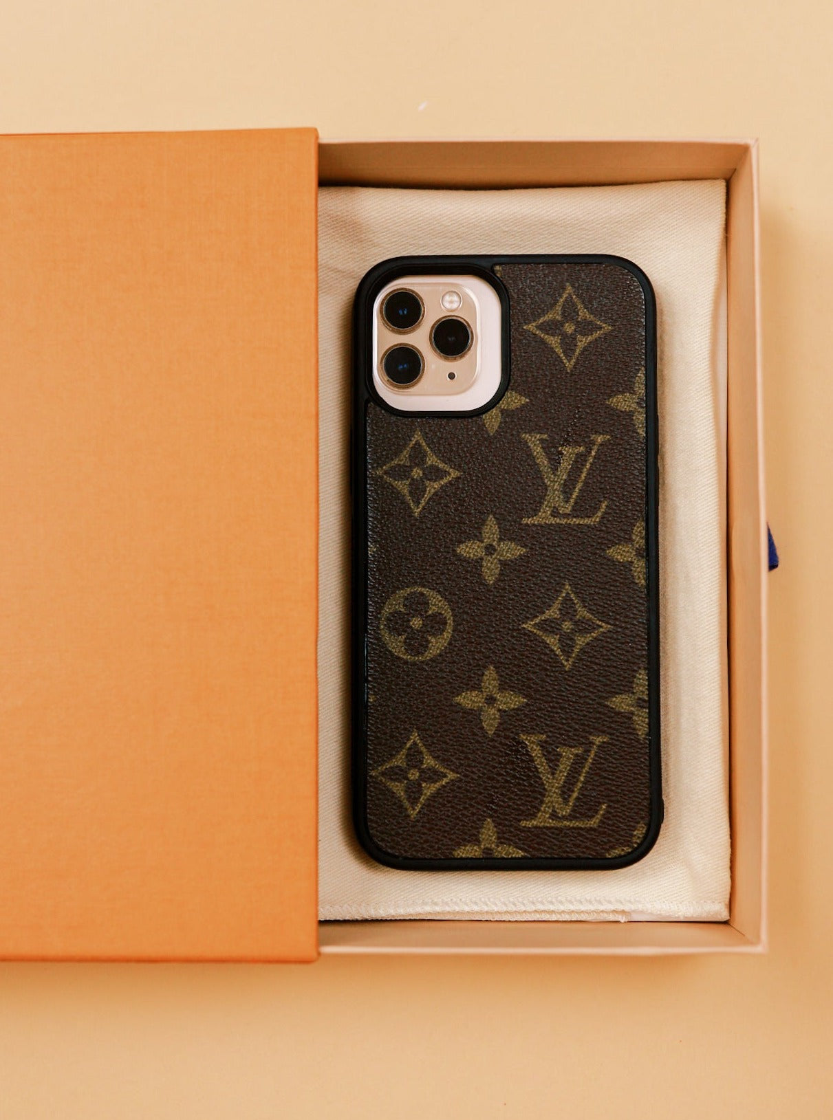 iPhone // Upcycled LV Shop Michalke Made