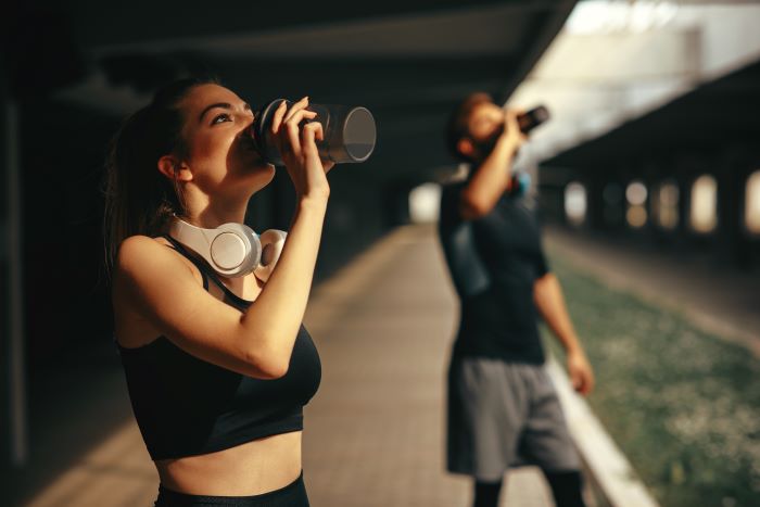 ウェイトゲイナーを飲んでいる様子