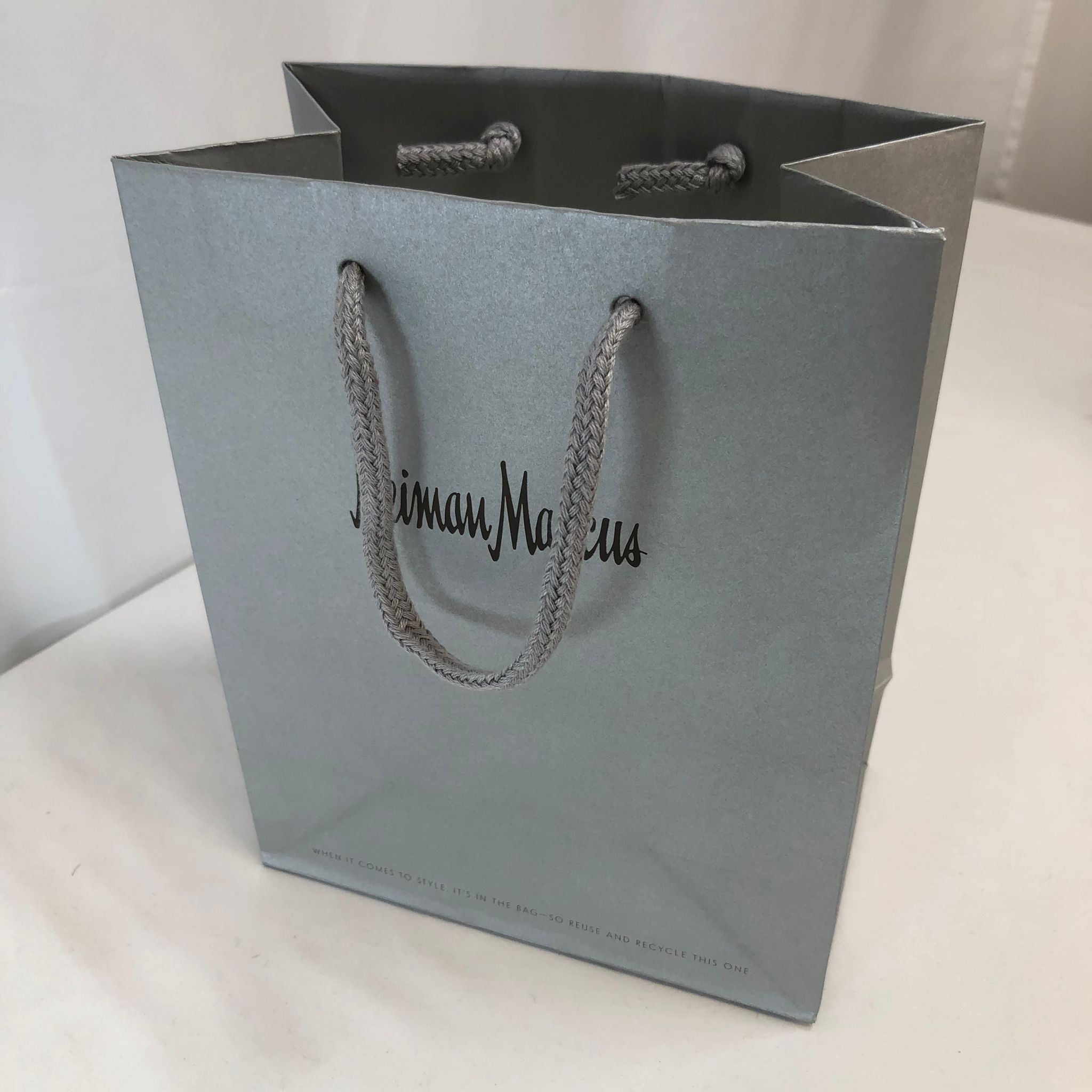 Authentic NEIMAN MARCUS Gift Bags – Wholesale Bidder