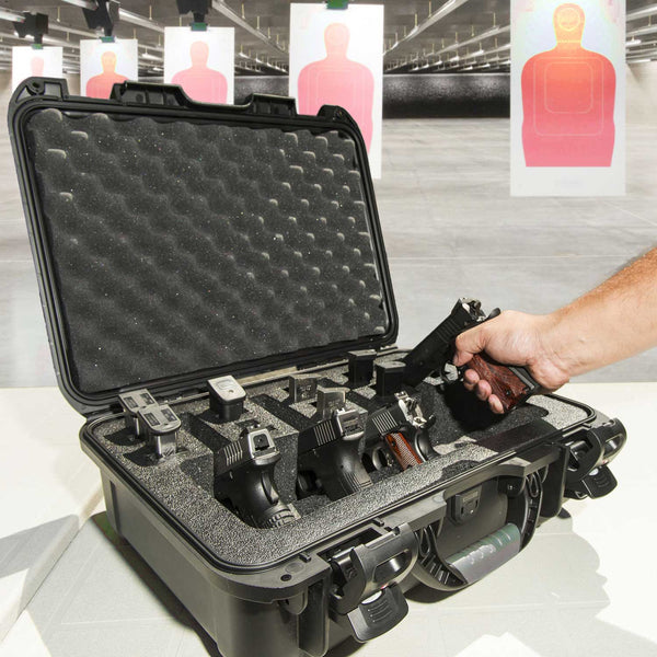 The NANUK 925 4 Up Pistol case comes with a soft grip and ergonomic handle to make it easy to transport. 