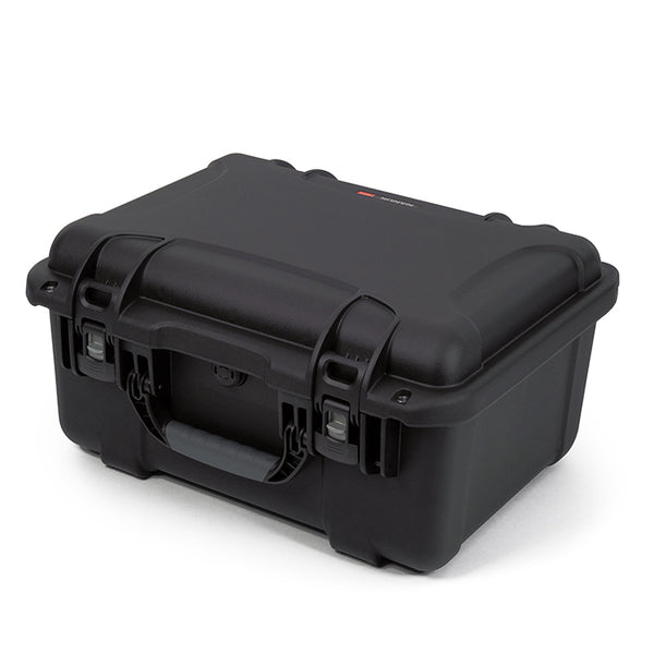 The NANUK 933 protective case comes with a soft grip and ergonomic handle to make it easy to transport.