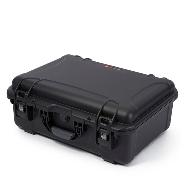 The NANUK 940 protective case comes with a soft grip and ergonomic handle to make it easy to transport.