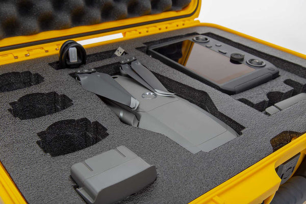 The NANUK 925 DJI™ Mavic 2 Smart Controller protective case comes with a soft grip and ergonomic handle to make it easy to transport.