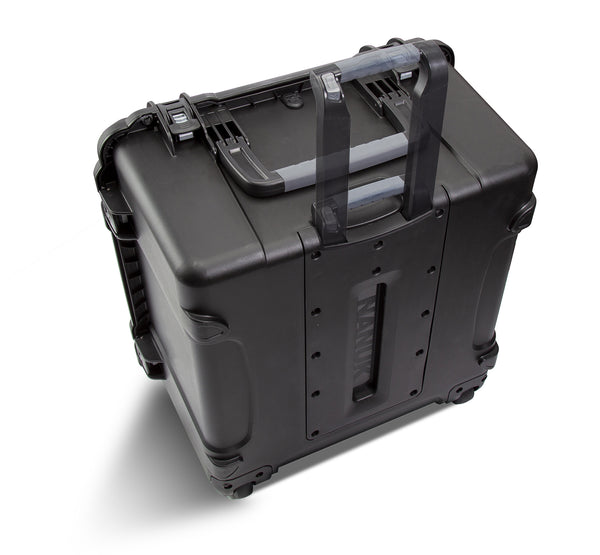 Der NANUK 970 protective valise verfügt über einen ausziehbaren Griff und leichtgängige Rollen, die das Reisen mit persönlicher und professioneller Ausrüstung erleichtern. 