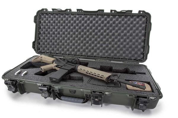 Conçu pour organiser, protéger, transporter et survivre à des conditions difficiles, l'valise rigide étanche 985 AR15 est impénétrable et indestructible avec une coque légère et résistante en résine NK-7 et quatre (4) loquets PowerClaw.