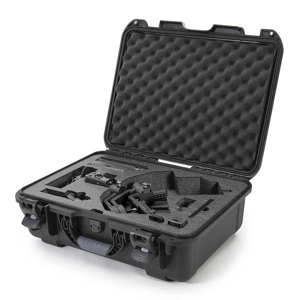 The NANUK 930 For DJI™ Ronin-S | SC protective case comes with a soft grip and ergonomic handle to make it easy to transport.
