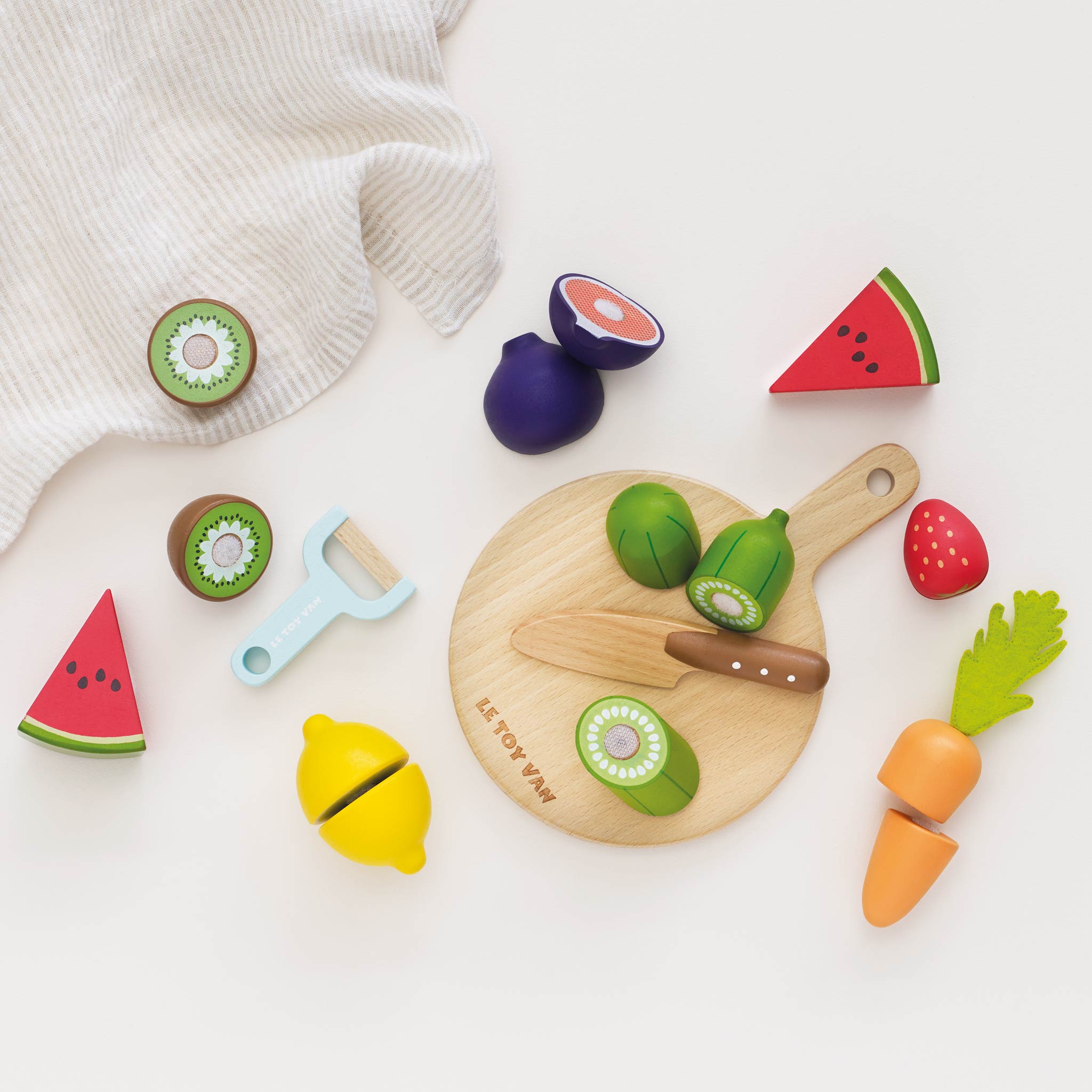 Wooden Chopping Board & Sliceable Play Food-image-2