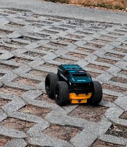 Double sided RC car with 360° flip