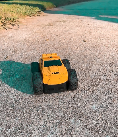 Durable RC car with 2 rechargeable batteries