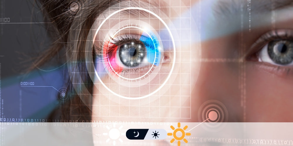 Cyber-femme avec oeil technologique regardant