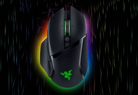 Ergonomische Gaming-Maus Razer Bazilik auf schwarzem Hintergrund