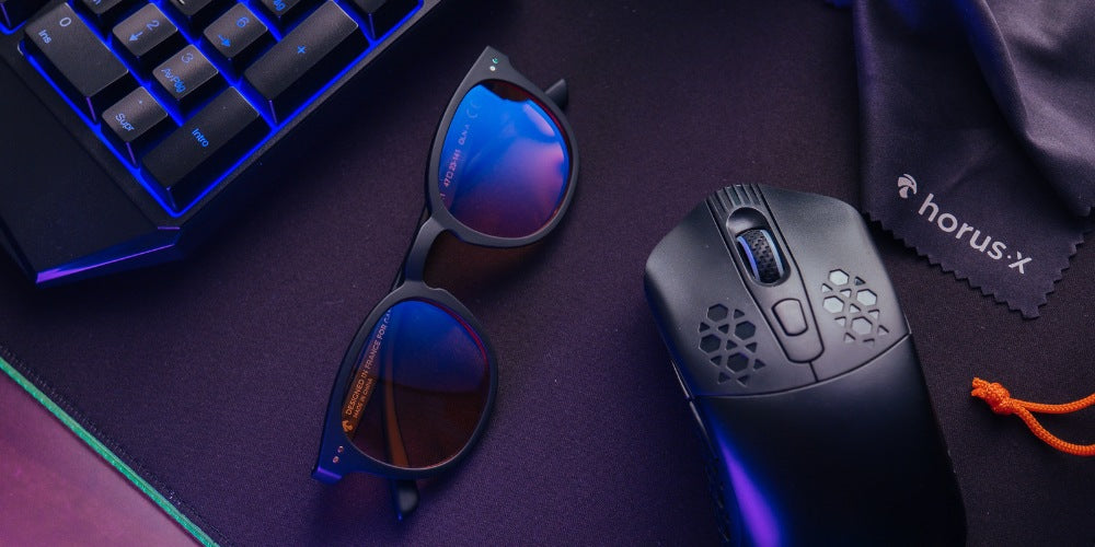 lunettes anti lumière bleue Horus x avec l'ordinateur et une souris ergonomique