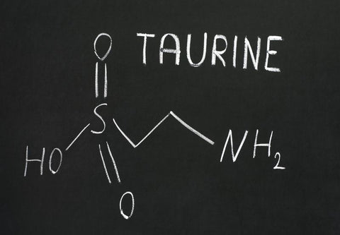 Molécule de taurine, formule sur un tableau à craie