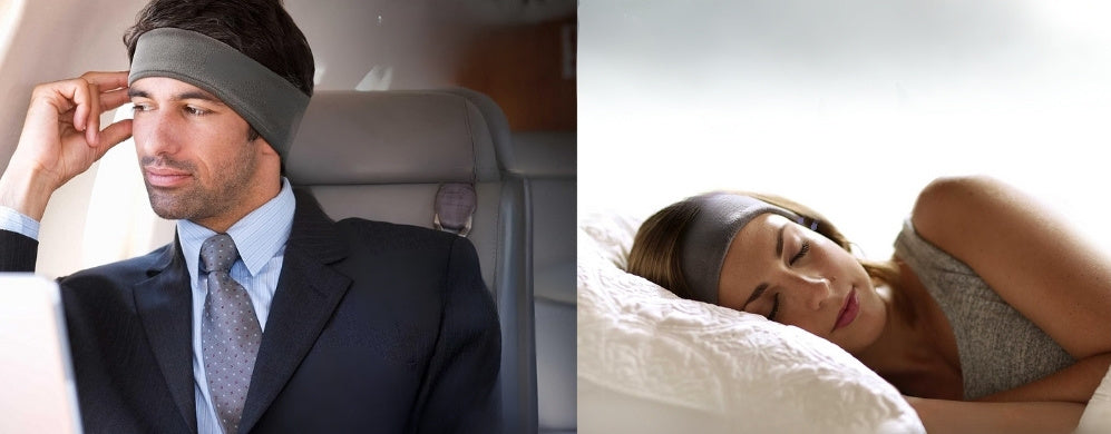 un homme portant un Bandeau SleepPhones Wireless dans l'avion et une femme portant un Bandeau SleepPhones Wireless dormant dans son lit.