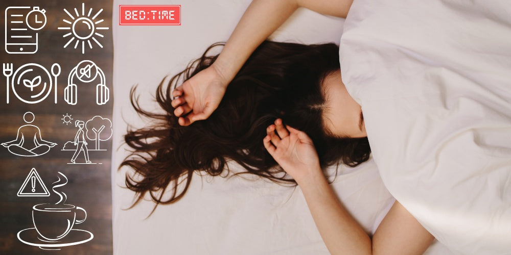 une femme dormant sur son lit, avec une illustration montrant des conseils pour mieux dormir