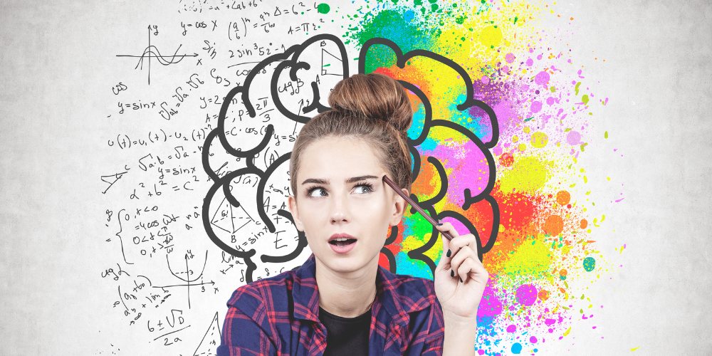 une fille pensant, avec en arrière-plan une image montrant les hémisphères du cerveau.