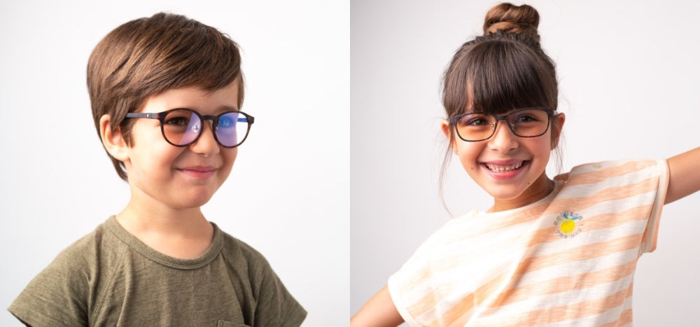 une petite fille et un petit garçon portant des lunettes Horus X