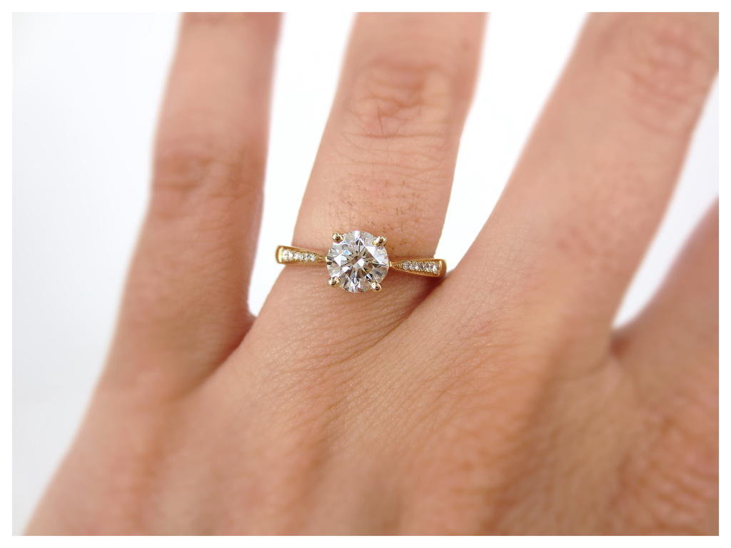 Solitaire Diamond Engagement Ring with accent Diamond Pave - 078cts T ...