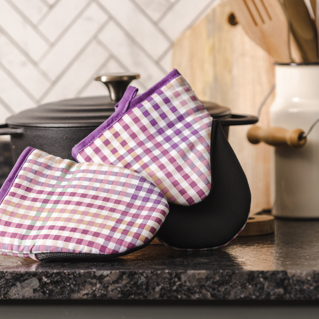 Ulster Weavers Mourne Heather Oven Mitts in purple gingham design for country style kitchen