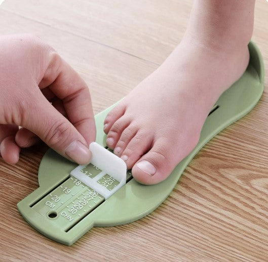 Accurate baby foot measurer