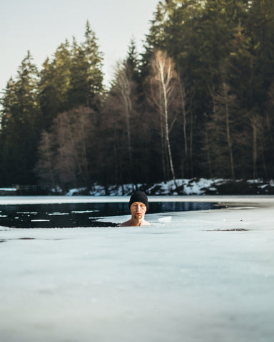 Eisbaden Anleitung | Wie gesund ist es und welche Vorteile hat es?