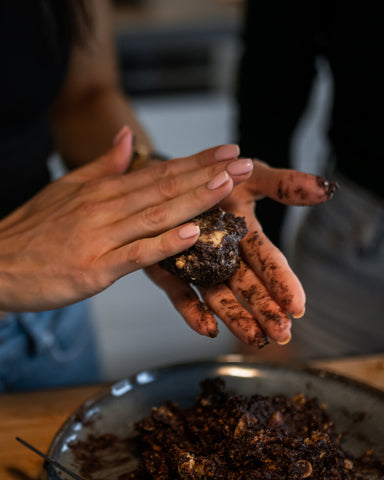 Energy Balls selber machen | Peanut-Schoko-Balls fos Drinks