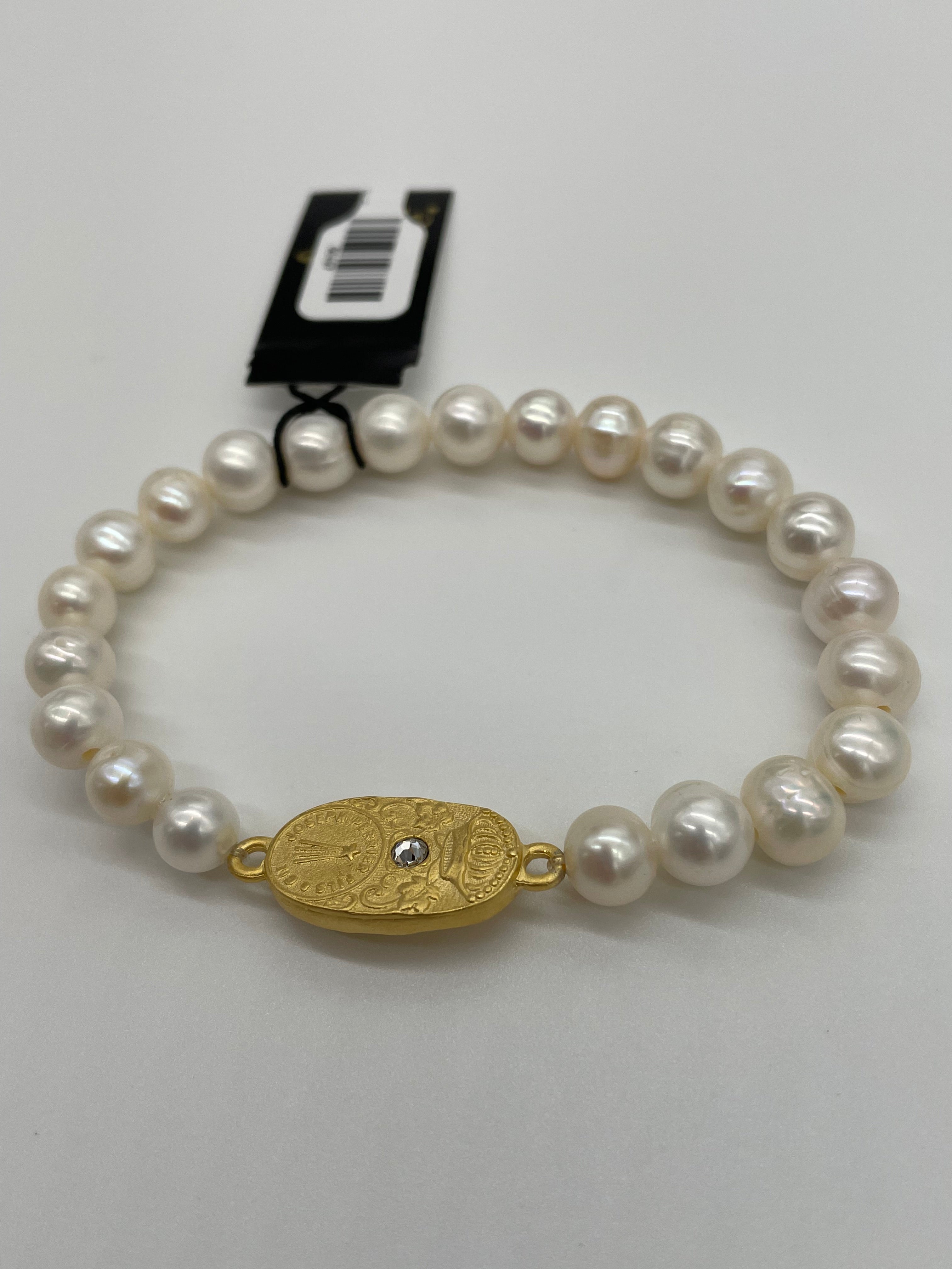 SINGLE STRAND PEARLS WITH GOLD CONNECTOR BRACELET