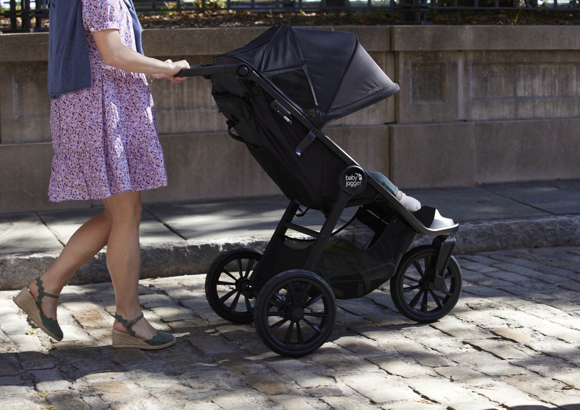 Elite 2 all-terrain stroller for active and outdoorsy families
