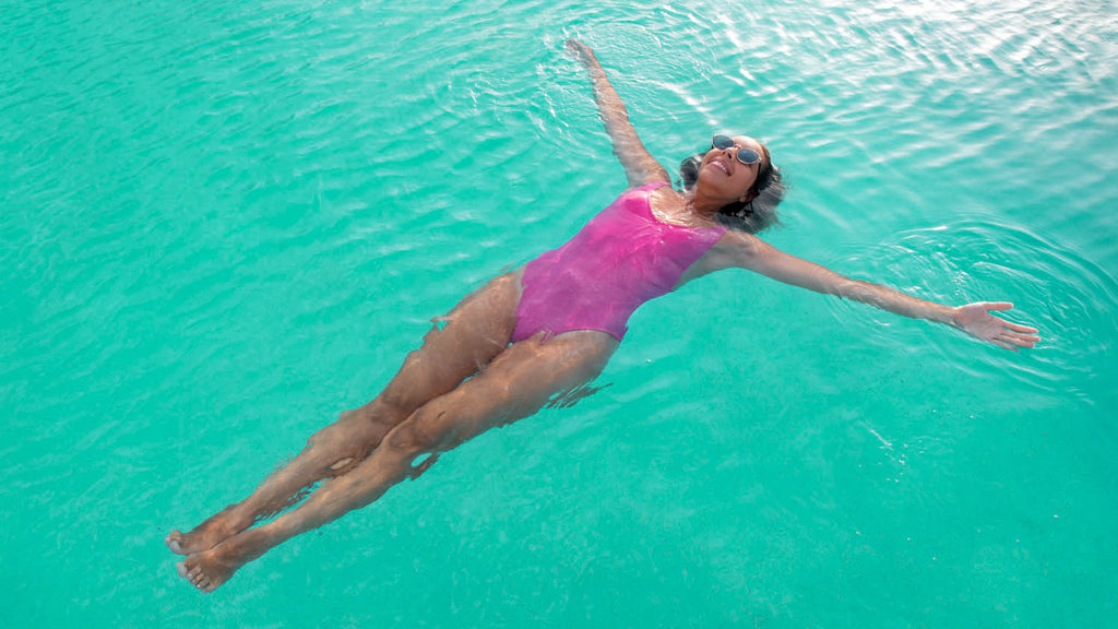 Spaß und Übungen im Schwimmbad, Freibad oder im See oder Meer