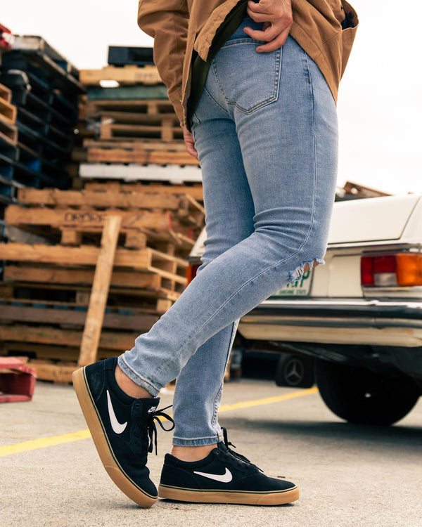 nike sb chron black & gum skate shoes