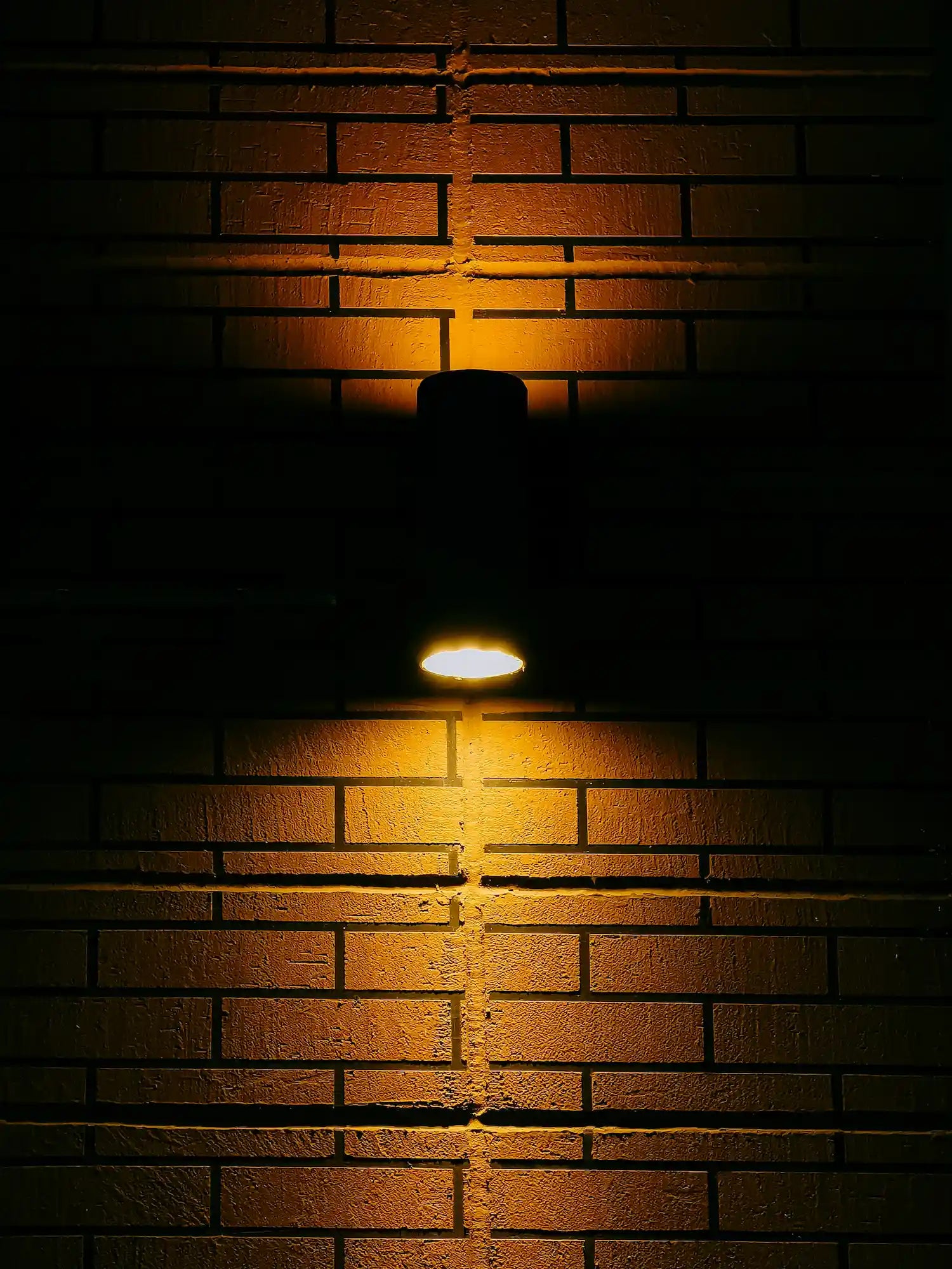 Exterior wall lighting