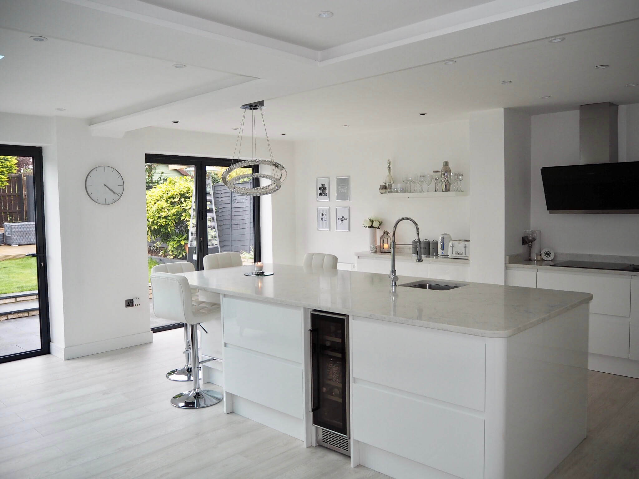 Want to see a home tour for a contemporary open plan kitchen diner extension? Photo credit: Rachael Casey