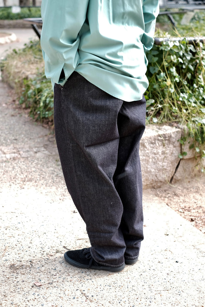 白木/黒塗り Colorfast Denim Two Tuck Pants - 通販 - www.icetran.com.br