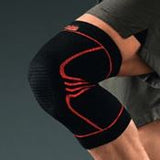Pull the brace up your leg until the additional stabilizers are symmetrically on the left and right of your knee joint.