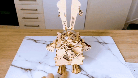 Mechanisches Holz DIY Spielzeug Projektidee Anavrin
