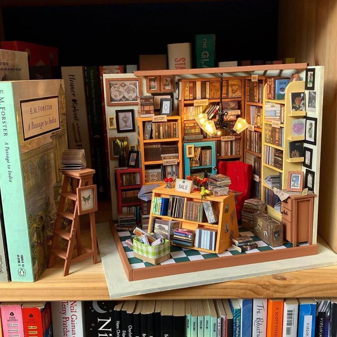 Sam's Miniature Study Room | Amharb