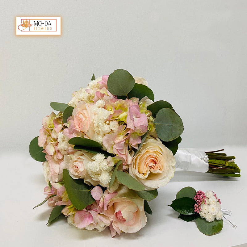 Ramo de novia con rosas y hortencias y eucalipto – Moda Flowers