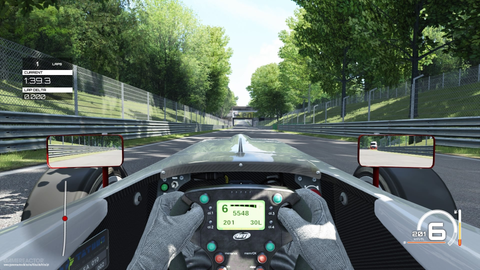 Crea il tuo assetto da corsa! Decidete se volete essere aiutati dal gioco o se volete essere lasciati soli con molte opzioni di gioco.