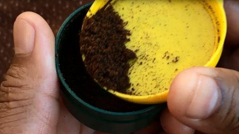 South African snuff: dark, moist and potent